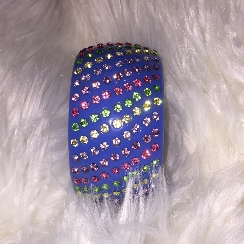 3/$15 Vintage chunky plastic blue bangle - Picture 5 of 8